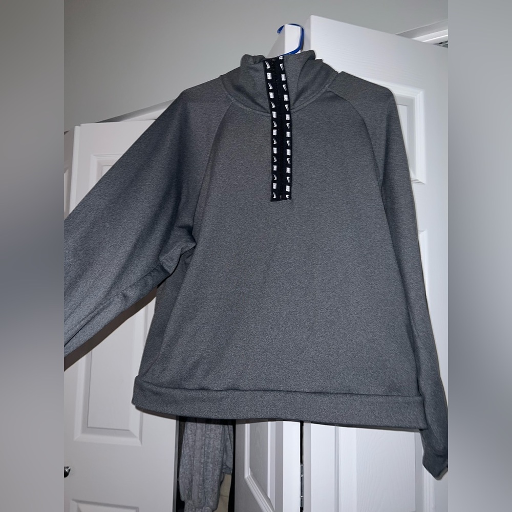 Nike Pullover Fleece. Grey. Size Large.